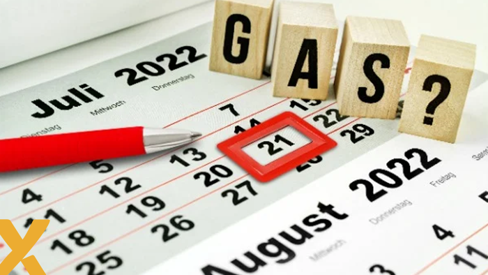 Kalender met datum 21 juli 2022 gemarkeerd, houten blokken met de tekst 'GAS?' en een rode pen erbij.