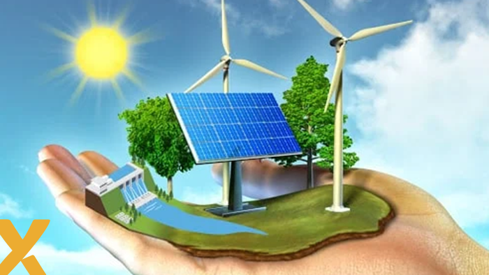 Hand die een miniatuur landschap vasthoudt met zonnepanelen, windturbines, bomen en een waterstroom, symbool voor duurzame energieopwekking.